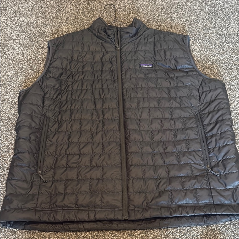 Patagonia men’s puffer vest